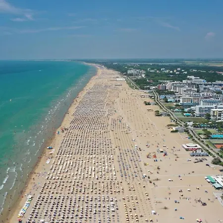 Luminous Seaside Flat For 4 Guests - Beahost Bibione